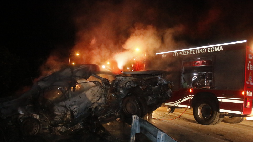 Τραγωδία στο Ευπάλιο: Νεκρός οδηγός αυτοκινήτου που πήρε φωτιά μετά από εκτροπή