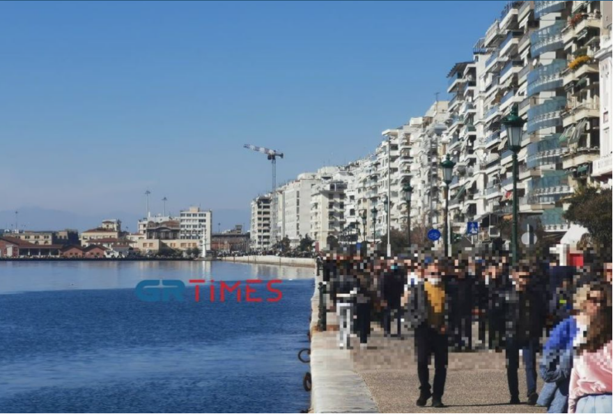 Γέμισε από κόσμο η παραλία της Θεσσαλονίκης, δείτε βίντεο και φωτογραφίες