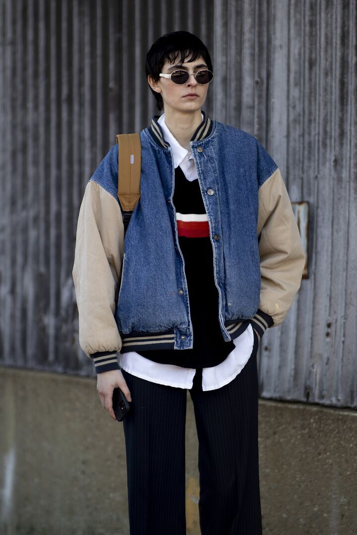 Varsity jacket: Το πιο cool πανωφόρι της άνοιξης που έχει ενθουσιάσει τις street stylers