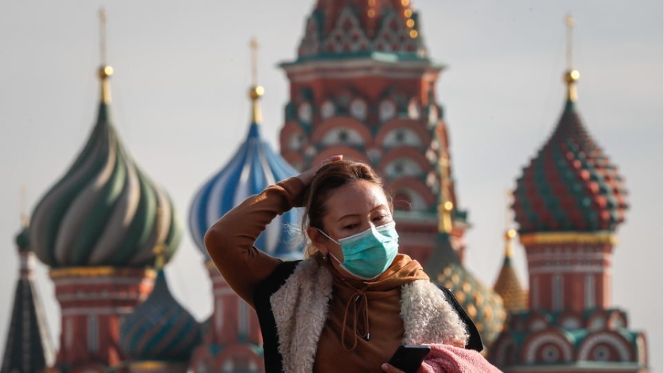 Κορωνοϊός – Ρωσία: Οι δυτικές κυρώσεις αναγκάζουν τη Μόσχα να «πετάξει» τις μάσκες