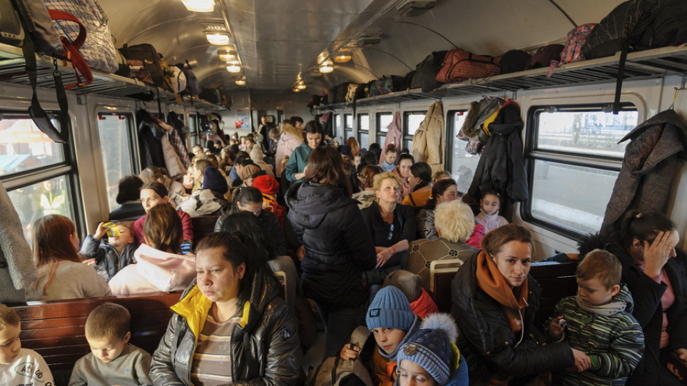 Πόλεμος στην Ουκρανία: 7.295 άνθρωποι απομακρύνθηκαν από τις ουκρανικές πόλεις την Κυριακή