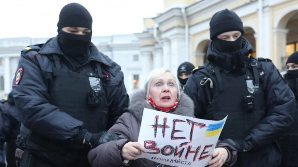 Πόλεμος στην Ουκρανία: Πάνω από 400 συλλήψεις στη Ρωσία σε αντιπολεμικές διαδηλώσεις – Δείτε βίντεο