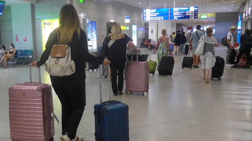 Την κατάργηση του PLF για τους ταξιδιώτες προς Ελλάδα ανακοίνωσε ο Κικίλιας