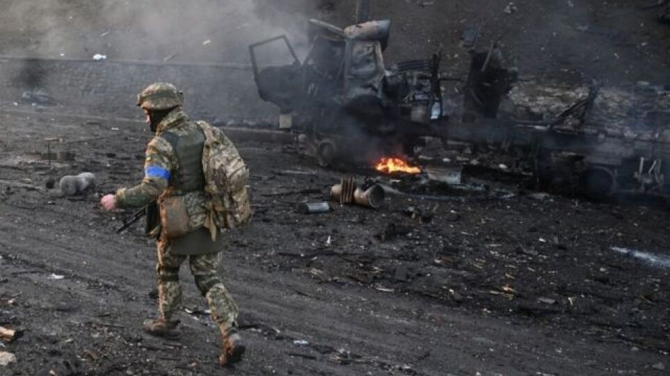Εισβολή στην Ουκρανία: «Χρειαζόμαστε και νέα όπλα» λέει η ουκρανική πλευρά