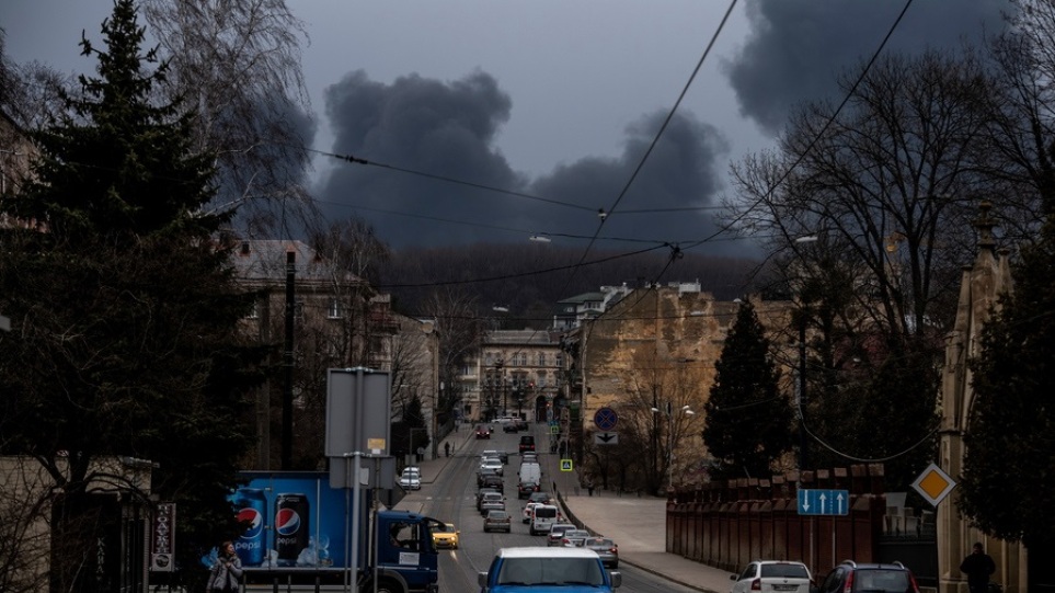 Αποθήκη καυσίμων και στραστιωτικές εγκαταστάσεις χτυπήθηκαν στην πόλη Λβιβ