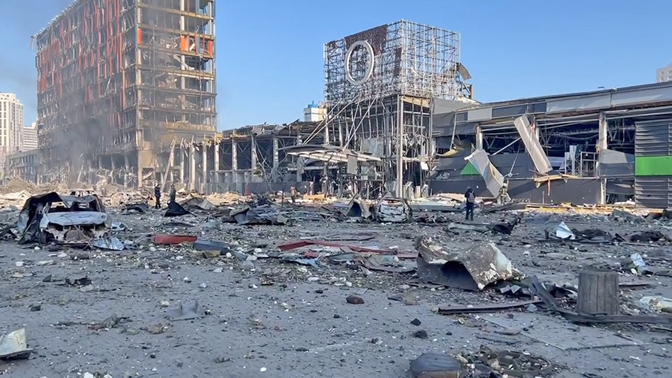 Πόλεμος στην Ουκρανία: Ένας νεκρός και δύο τραυματίες από τον βομβαρδισμό ενός εμπορικού κέντρου στο Κίεβο