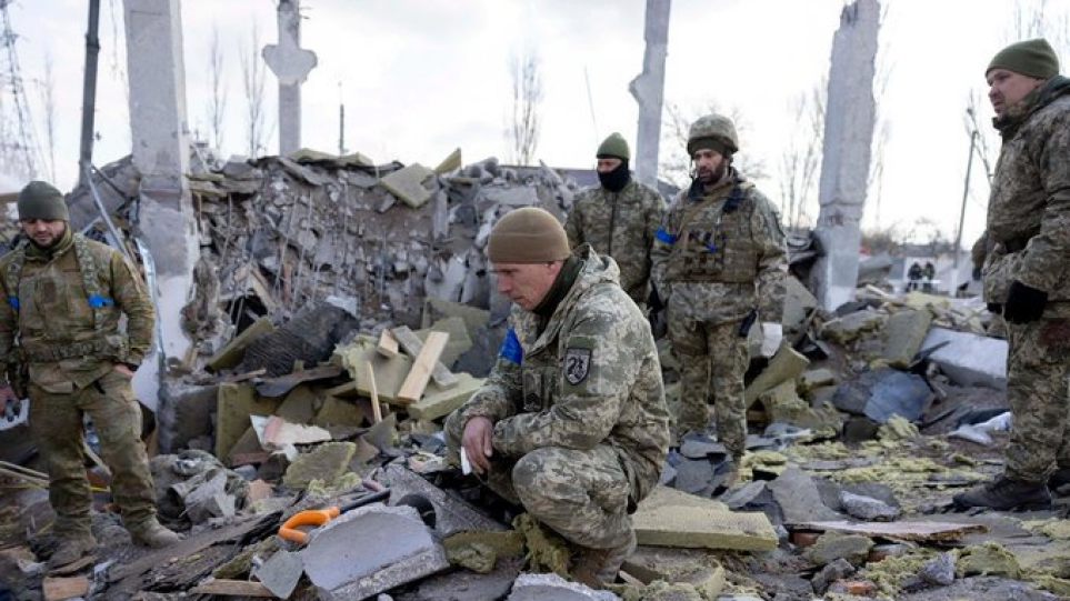 Δεκάδες νεκροί από ρωσικό χτύπημα σε στρατιωτική βάση στο Μικολάιφ