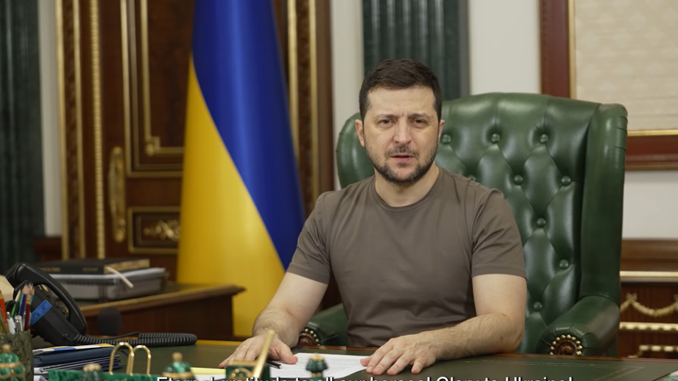 Πόλεμος στην Ουκρανία: Ο Ζελένσκι κάλεσε του Ρώσους να παραδοθούν – Τι είπε για ακτιβίστρια δημοσιογράφο από τη Ρωσία