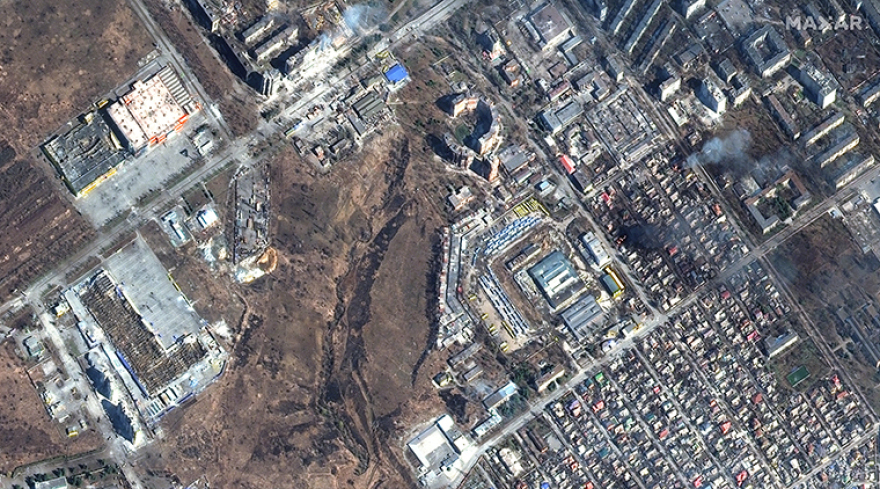 Πόλεμος στην Ουκρανία: Τεράστιες καταστροφές και χιλιάδες νεκροί στη Μαριούπολη – Δείτε εικόνες από δορυφόρο