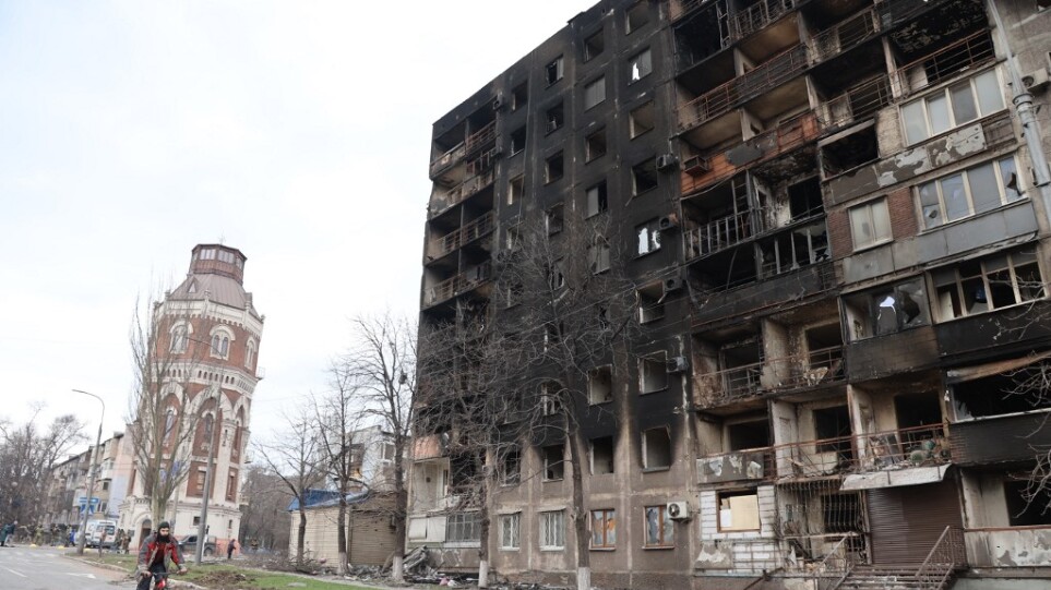 Πόλεμος στην Ουκρανία: Ανοίγουν 10 ανθρωπιστικοί διάδρομοι στη Μαριούπολη, την ώρα που οι Ρώσοι ετοιμάζουν νέα επίθεση