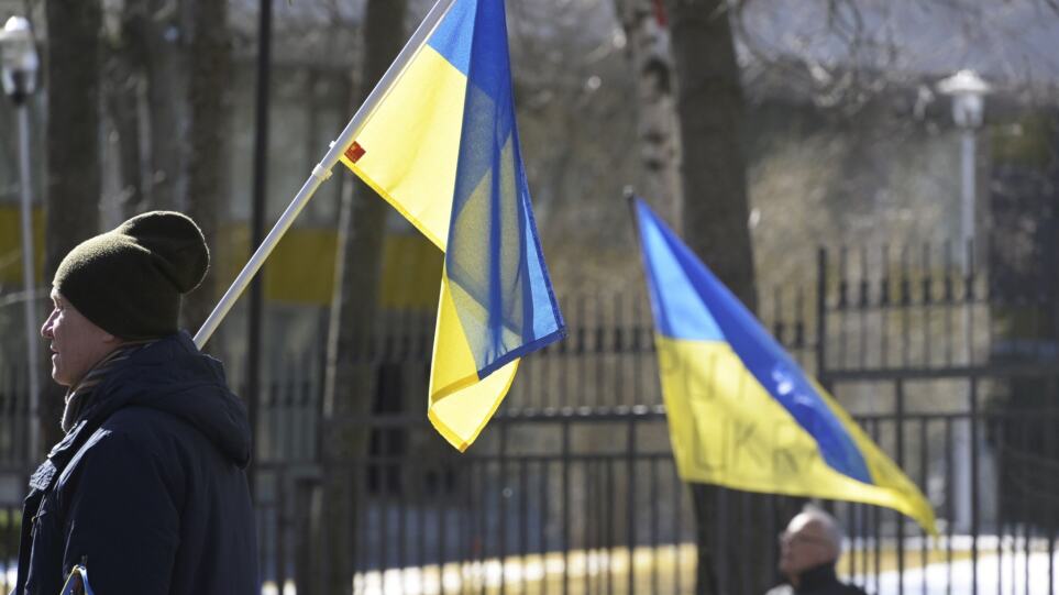Σουηδία: «Χώρο της Ελεύθερης Ουκρανίας» ονομάζει η Στοκχόλμη τμήμα πάρκου δίπλα στη ρωσική πρεσβεία