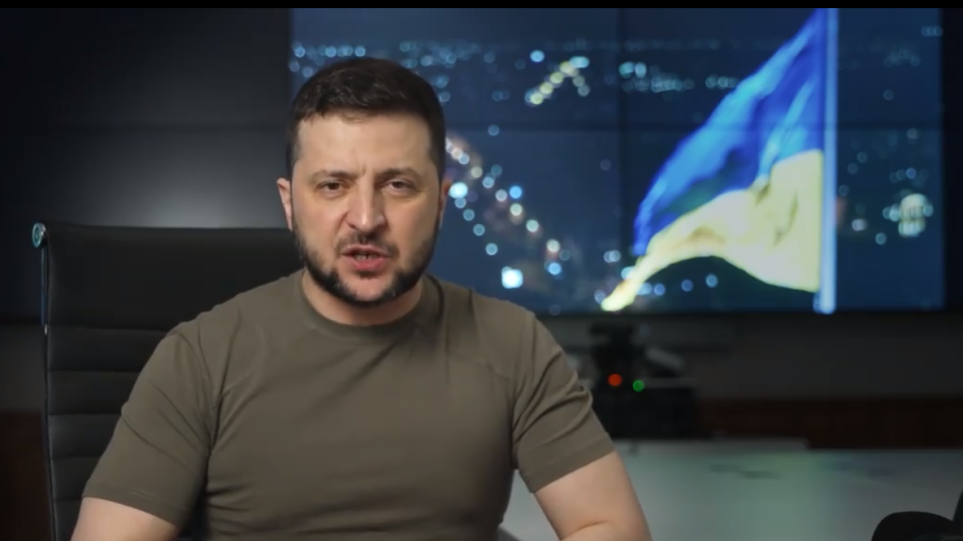 Πόλεμος στην Ουκρανία: Ο Ζελένσκι περιμένει «σθεναρή» παγκόσμια αντίδραση στην επίθεση στο Κραματόρσκ