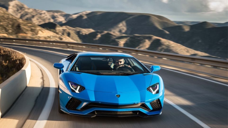 Τροχαία: Έρευνα για την Lamborghini «φάντασμα» που κάνει κόντρες στην Παραλιακή με πάνω από 300χλμ./ώρα