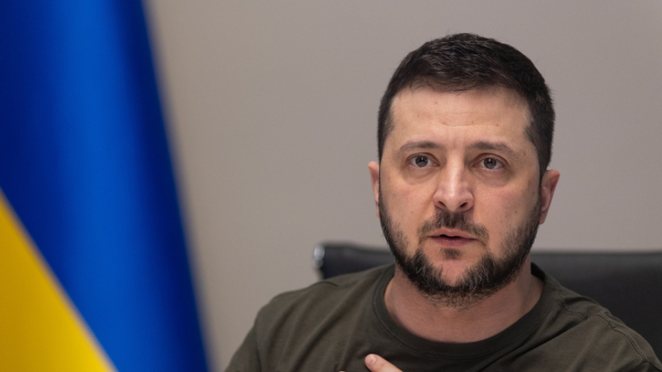 Πόλεμος στην Ουκρανία: Ο Ζελένσκι κατηγορεί τους Ρώσους ότι ναρκοθετούν τις περιοχές απ’ όπου αποχωρούν