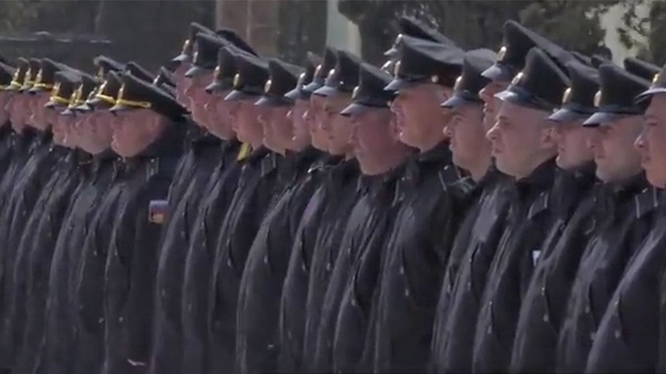 Βίντεο: Ο αρχηγός του Πολεμικού Ναυτικού της Ρωσίας συναντήθηκε με περίπου 100 ναύτες του βυθισμένου «Moskva»