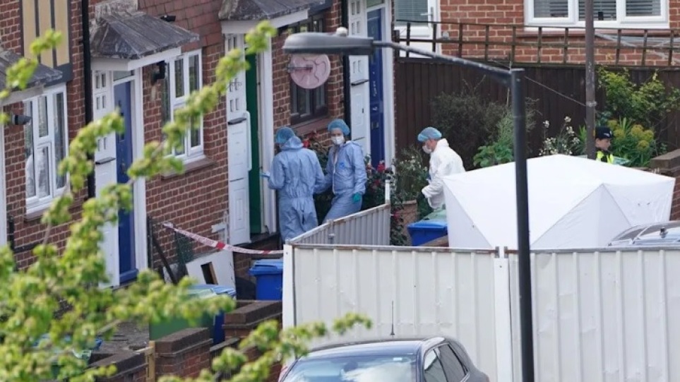 Τετραπλή δολοφονία στο Λονδίνο – Βρέθηκαν τέσσερις μαχαιρωμένοι μέσα σε ένα διαμέρισμα