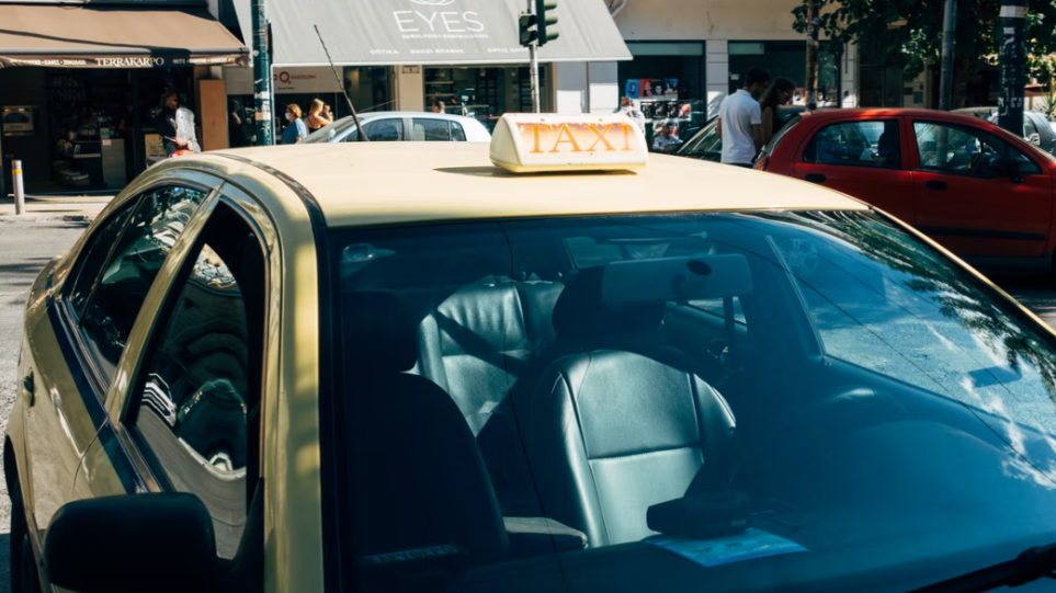 Επίδομα 200 ευρώ στα ταξί: Παρατάθηκε η προθεσμία αιτήσεων