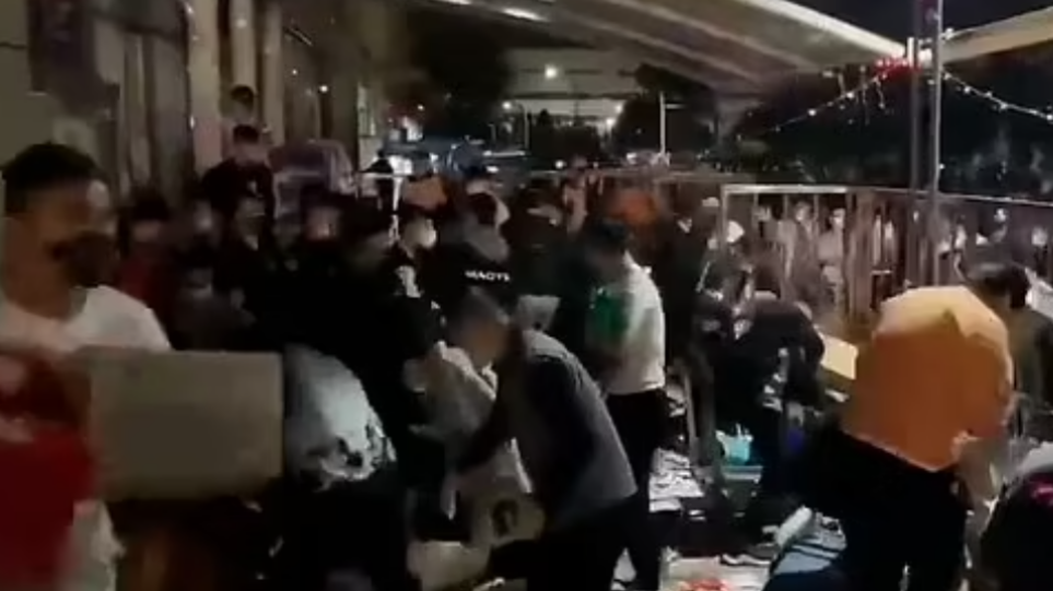Μετάλλαξη Omicron: Κύμα οργής στη Σαγκάη λόγω του lockdown, κάτοικοι σε πανικό λεηλατούν σούπερ μάρκετ