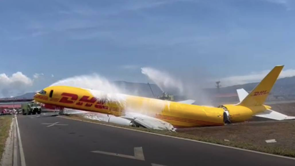 Κόστα Ρίκα: Αεροσκάφος cargo της DHL κόβεται στα δύο κατά τη διάρκεια κατεπείγουσας προσγείωσης – Δείτε βίντεο