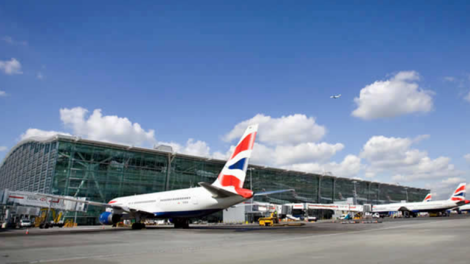 Bρετανία: Προειδοποιήσεις για μεγάλες καθυστερήσεις στα αεροδρόμια στις διακοπές του Πάσχα