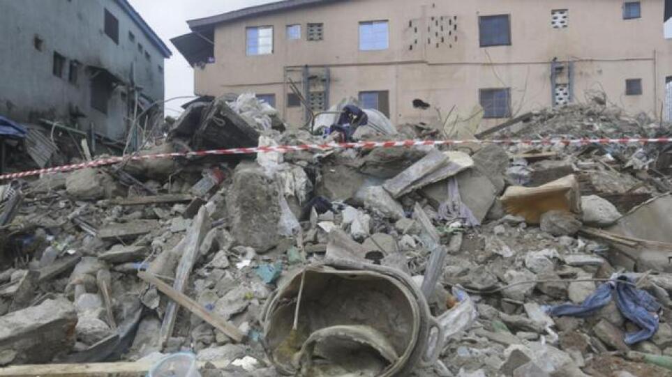 Νιγηρία: Οκτώ νεκροί από κατάρρευση τριώροφου κτιρίου
