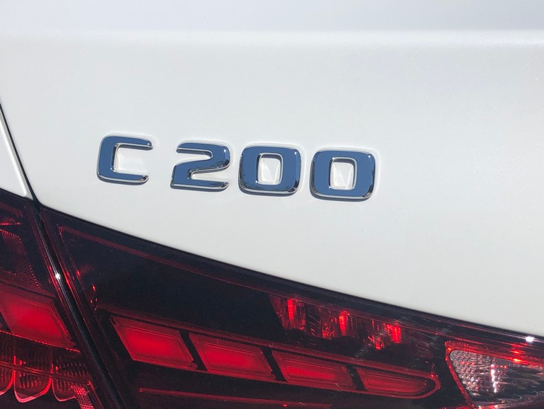 Εντυπωσιάζει με τις επιδόσεις της η Mercedes C 200 στην έκδοση AMG Line