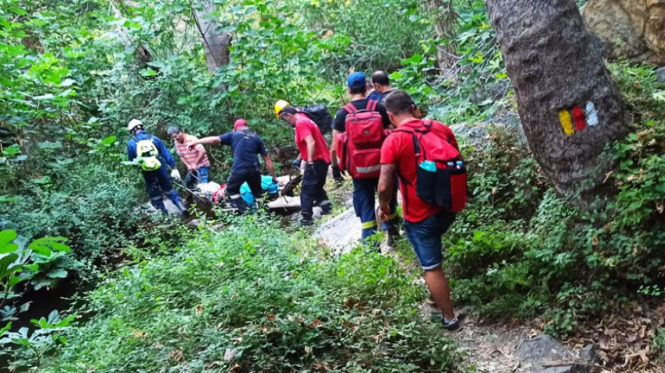 Χανιά: Επιχείρηση διάσωσης για ηλικιωμένη τουρίστρια που έπεσε και τραυματίστηκε σε φαράγγι