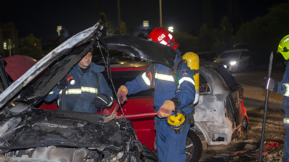 Κύπρος: Έκαψαν και έσπασαν τα αυτοκίνητα των οπαδών του ΑΠΟΕΛ στη Λεμεσό