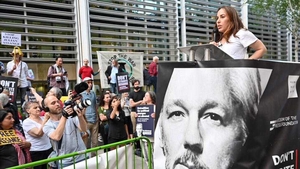 Υπόθεση Τζούλιαν Ασάνζ: Διαδήλωση στο Λονδίνο εναντίον της έκδοσης του ιδρυτή του WikiLeaks στις ΗΠΑ