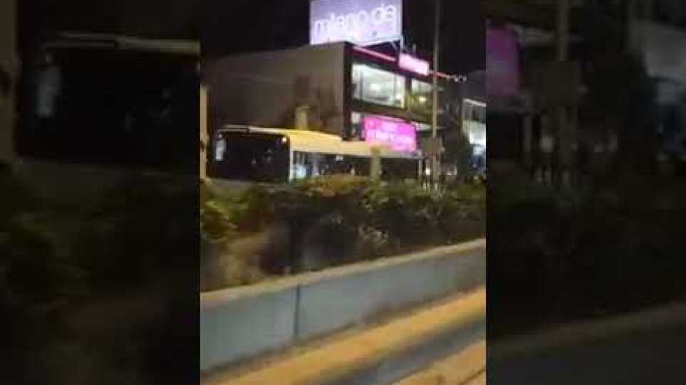 «Γυαλιά – καρφιά» το κατάστημα στο οποίο έπεσε λεωφορείο στην Παλλήνη