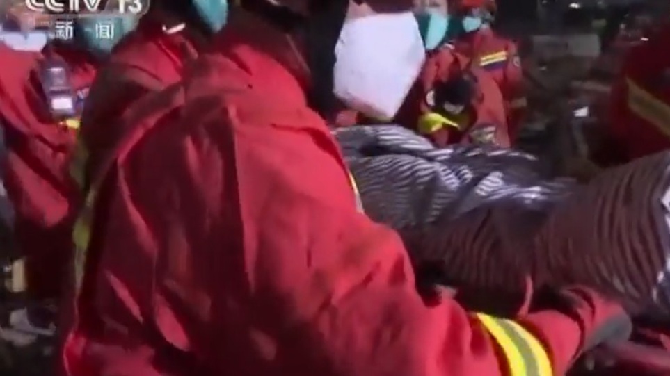 Κίνα: Ζωντανή ανασύρθηκε γυναίκα έπειτα από 132 ώρες στα ερείπια