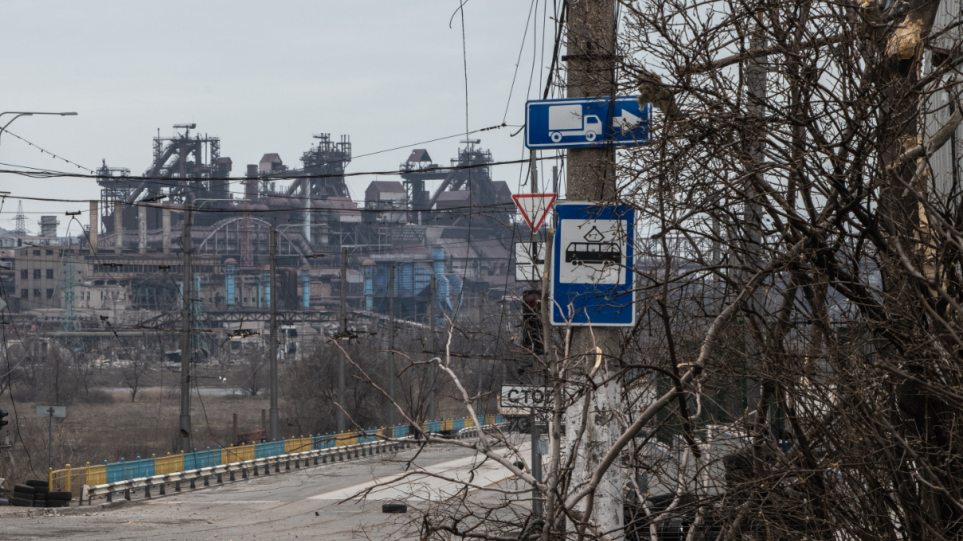 Πόλεμος στην Ουκρανία: Κάπου 100 άμαχοι παραμένουν στη χαλυβουργία Αζοφστάλ της Μαριούπολης