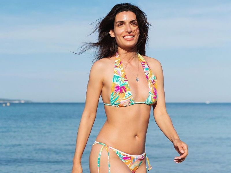 Η Τόνια Σωτηροπούλου με tropical bikini φόρεσε το πιο καλοκαιρινό print