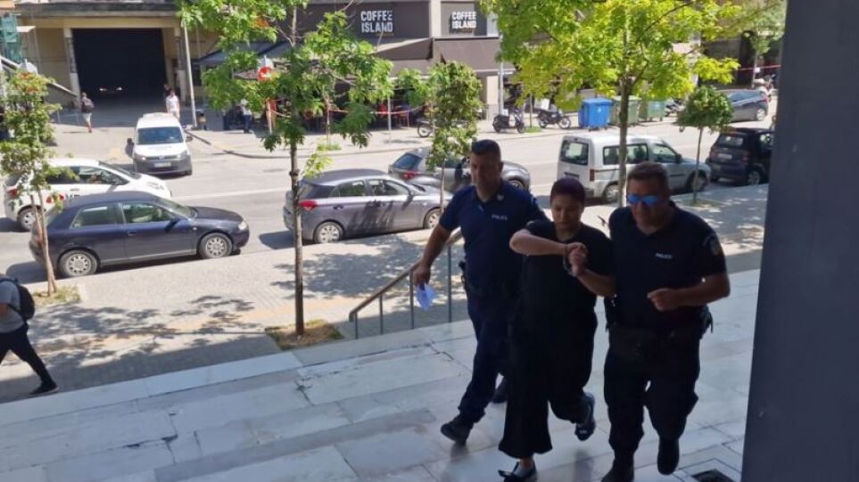 Θεσσαλονίκη: Προφυλακίστηκε η 31χρονη που μαχαίρωσε τον σύζυγό της