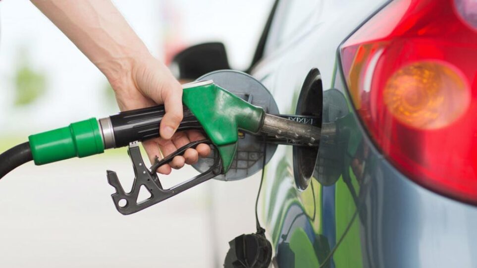 Ράλι ανόδου στην τιμή της βενζίνης στις ΗΠΑ: Η μέση τιμή ξεπέρασε τα… 5 δολάρια το γαλόνι