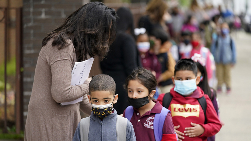 «Kαμπανάκι» από Αμερικανούς γιατρούς: Παιδιά μολύνονται με τουλάχιστον τρεις ιούς ταυτόχρονα