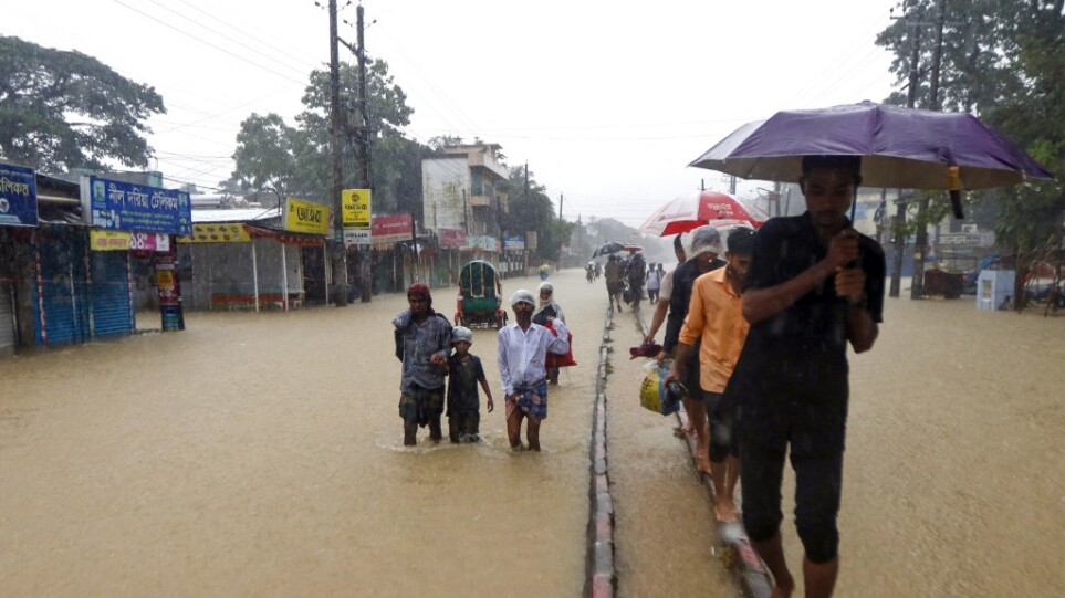 Ισχυρές βροχοπτώσεις στο Μπανγκλαντές: 25 νεκροί και πάνω από 4 εκατομμύρια εγκλωβισμένοι