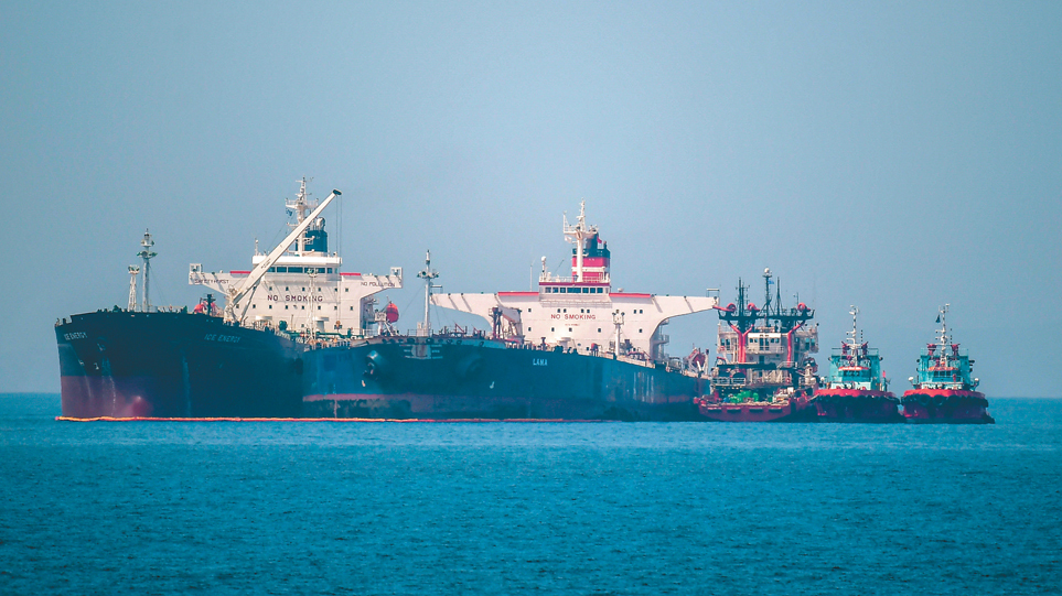 Απαγόρευση απόπλου για το δεξαμενόπλοιο «Pegas» – Το φορτίο πετρελαίου έχει απελευθερωθεί