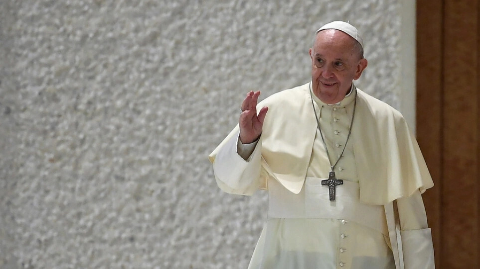 Μετά τις φήμες για παραίτηση λόγω υγείας ο Πάπας αναβάλλει επ’ αόριστον την περιοδεία του στην Αφρική