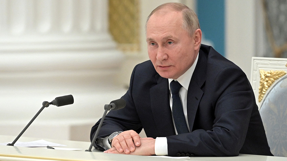 Ο Πούτιν επαναφέρει τις απειλές και αφήνει να εννοηθεί ότι δεν θα διστάσει να χρησιμοποιήσει πυρηνικά όπλα