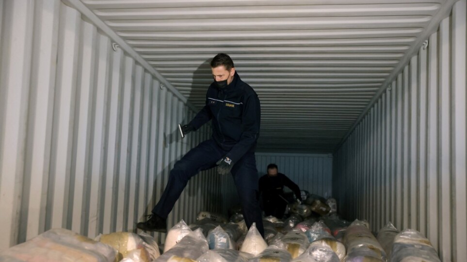 Βέλγιο: Κατασχέθηκαν 900 κιλά κοκαϊνης  στο λιμάνι της Αμβέρσας – Τα ναρκωτικά ήταν κρυμμένα σε φορτίο με κακάο