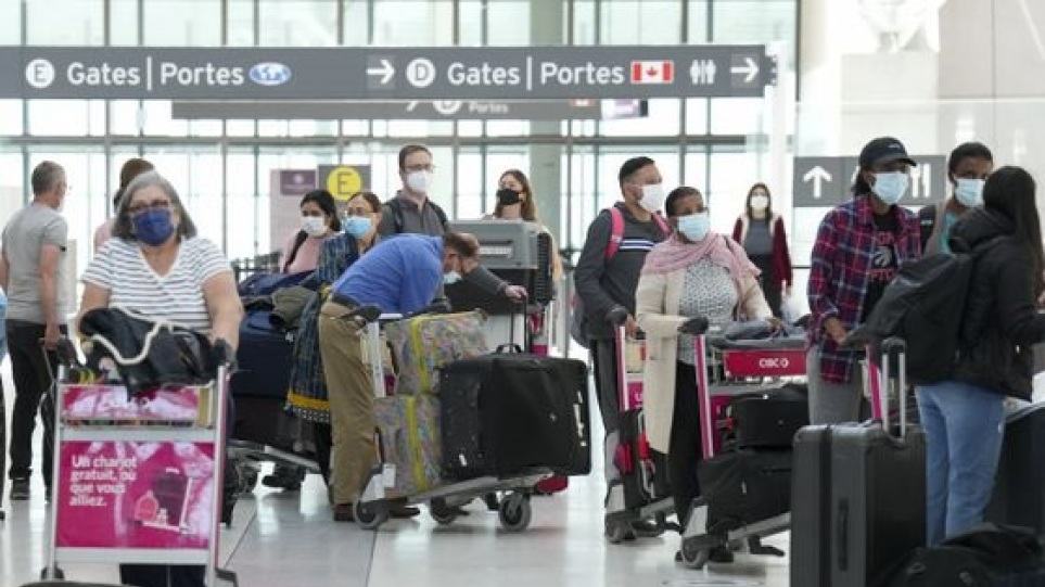 Σταματούν τα τυχαία τεστ για την Covid-19 στα αεροδρόμια του Καναδά