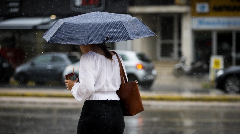 Καιρός: Βροχές και καταιγίδες τη Δευτέρα – Πού θα εκδηλωθούν έντονα φαινόμενα