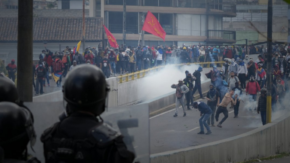 Ισημερινός: 18 αστυνομικοί αγνοούνται μετά την επίθεση πλήθους διαδηλωτών