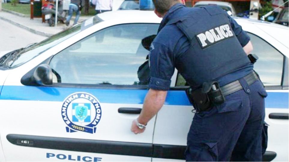 Χίος: «Νταής» αλλοδαπός με ναρκωτικά έριξε… κεφαλιά σε αστυνομικό!