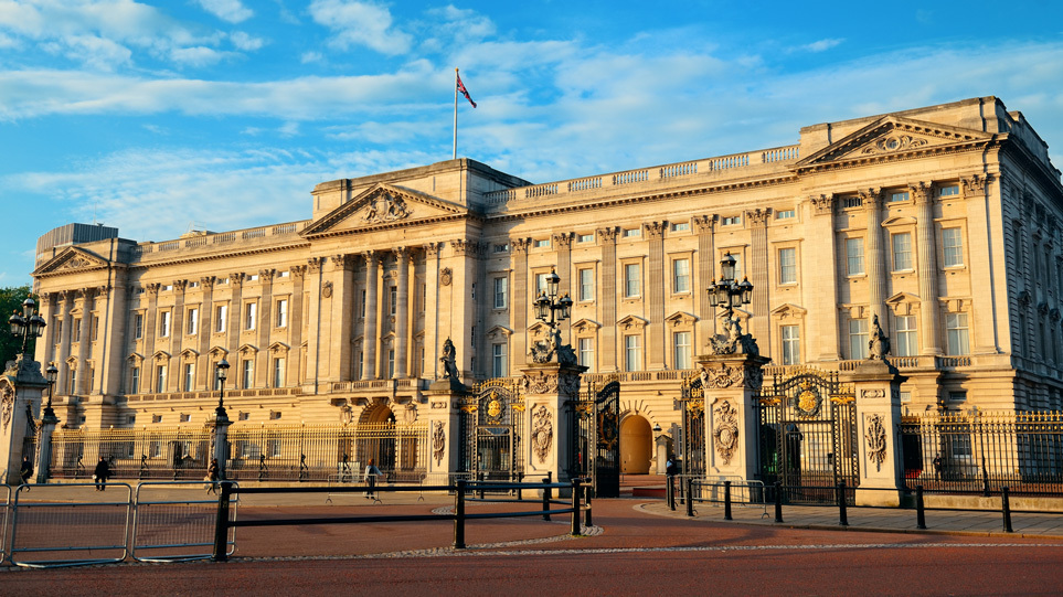 Βρετανία: Οι άγνωστοι κληρονόμοι των «γαλαζοάιματων» – 187 εκατ. λίρες στις μυστικές διαθήκες του παλατιού