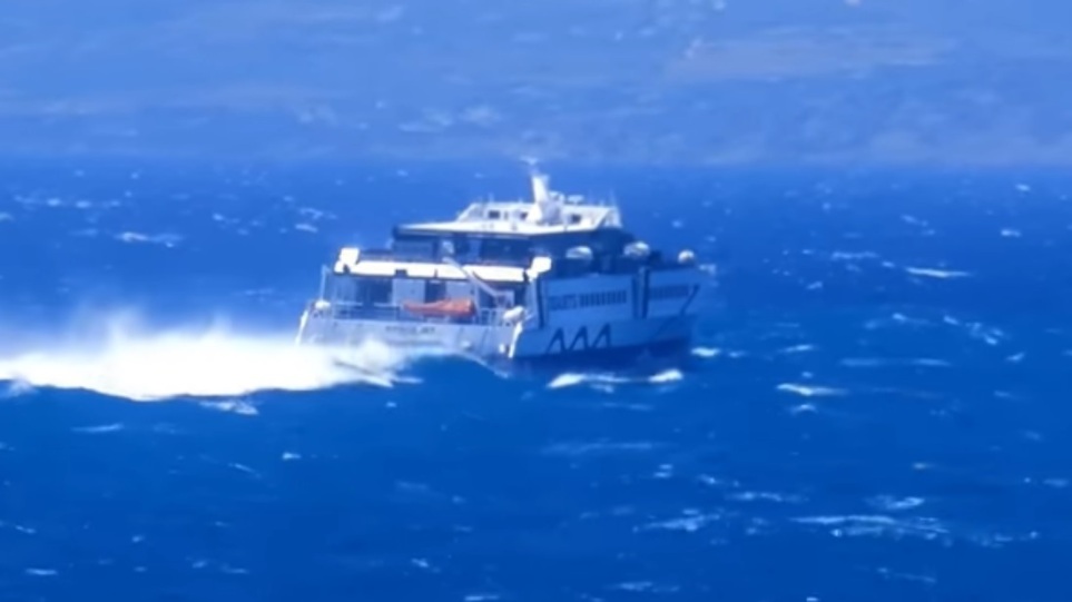 Αιγαίο: «Μάχη» με τα κύματα δίνει το Sifnos Jet στις Κυκλάδες – Βίντεο
