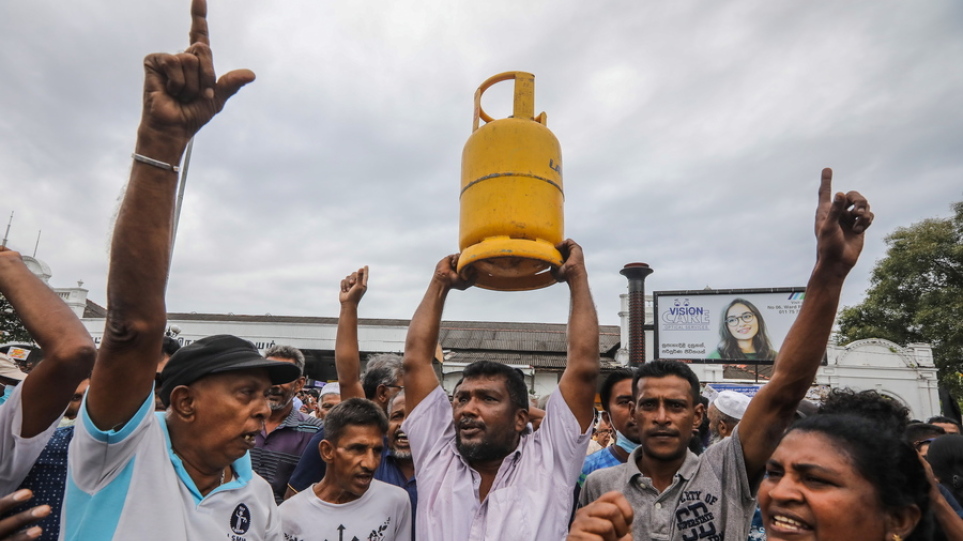 Στερεύει από καύσιμα η Σρι Λάνκα – Δεν έχει ούτε χρήματα να τα πληρώσει