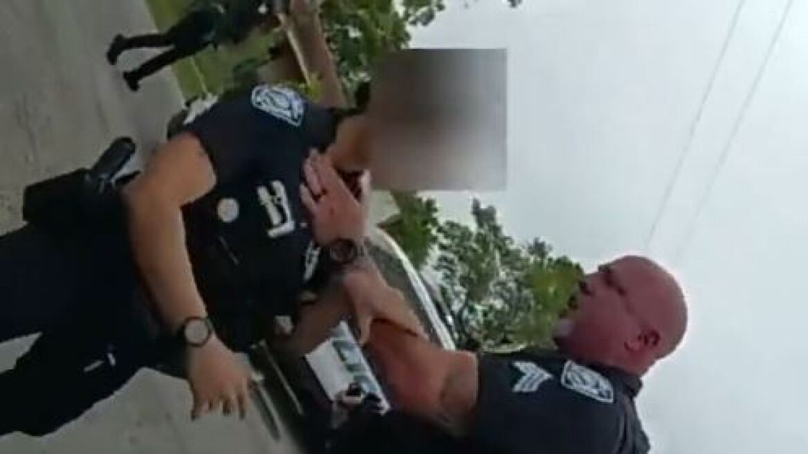 Αστυνομικός έπιασε από το λαιμό γυναίκα συνάδελφό του στη Φλόριντα