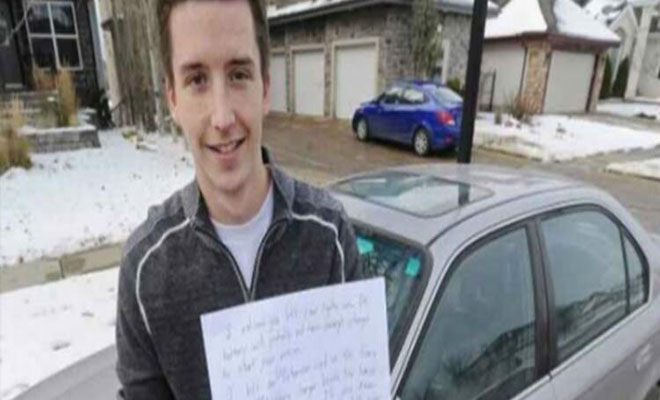 Βρήκε ένα χαρτάκι στο αυτοκίνητο και σκέφτηκε πως ενόχλησε κάποιον με το παρκάρισμα του